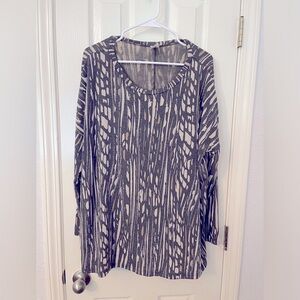 SEW IN LOVE ladies long sleeve top. Size Large